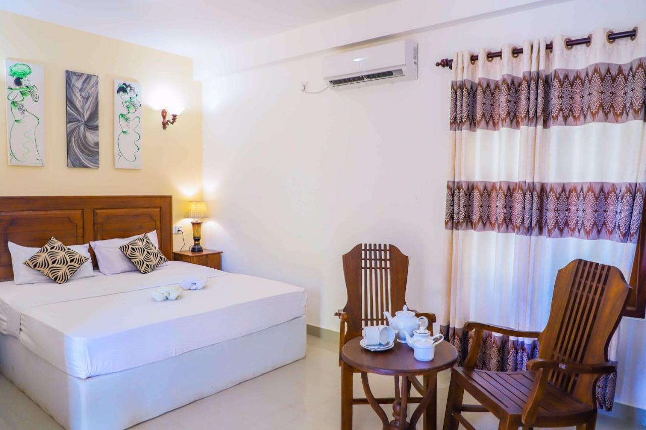 Ilamparuma Hotel Велигама Экстерьер фото