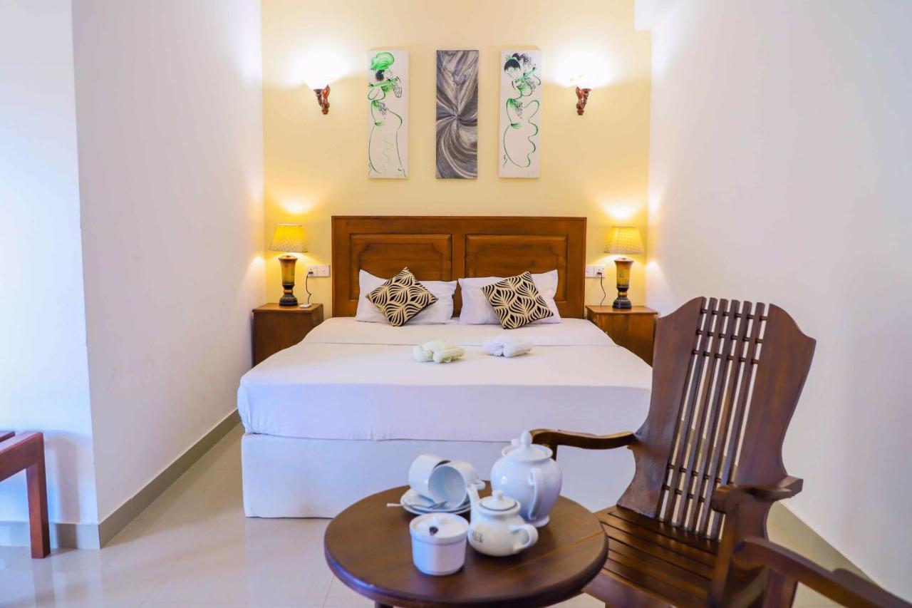 Ilamparuma Hotel Велигама Экстерьер фото