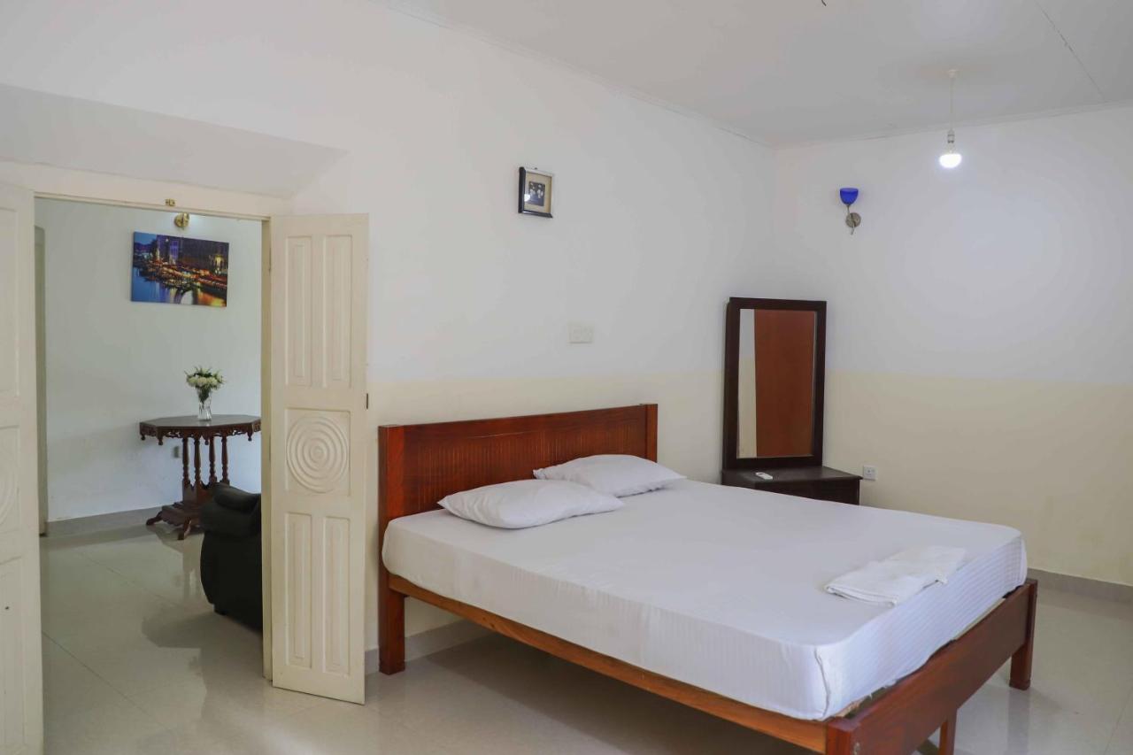 Ilamparuma Hotel Велигама Экстерьер фото