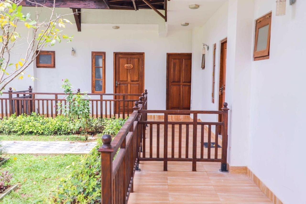 Ilamparuma Hotel Велигама Экстерьер фото