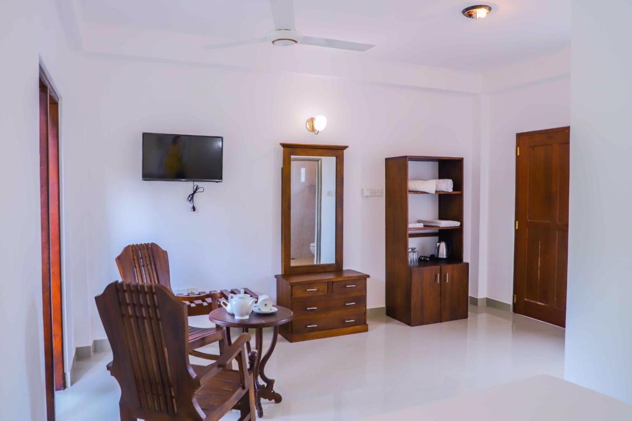 Ilamparuma Hotel Велигама Экстерьер фото